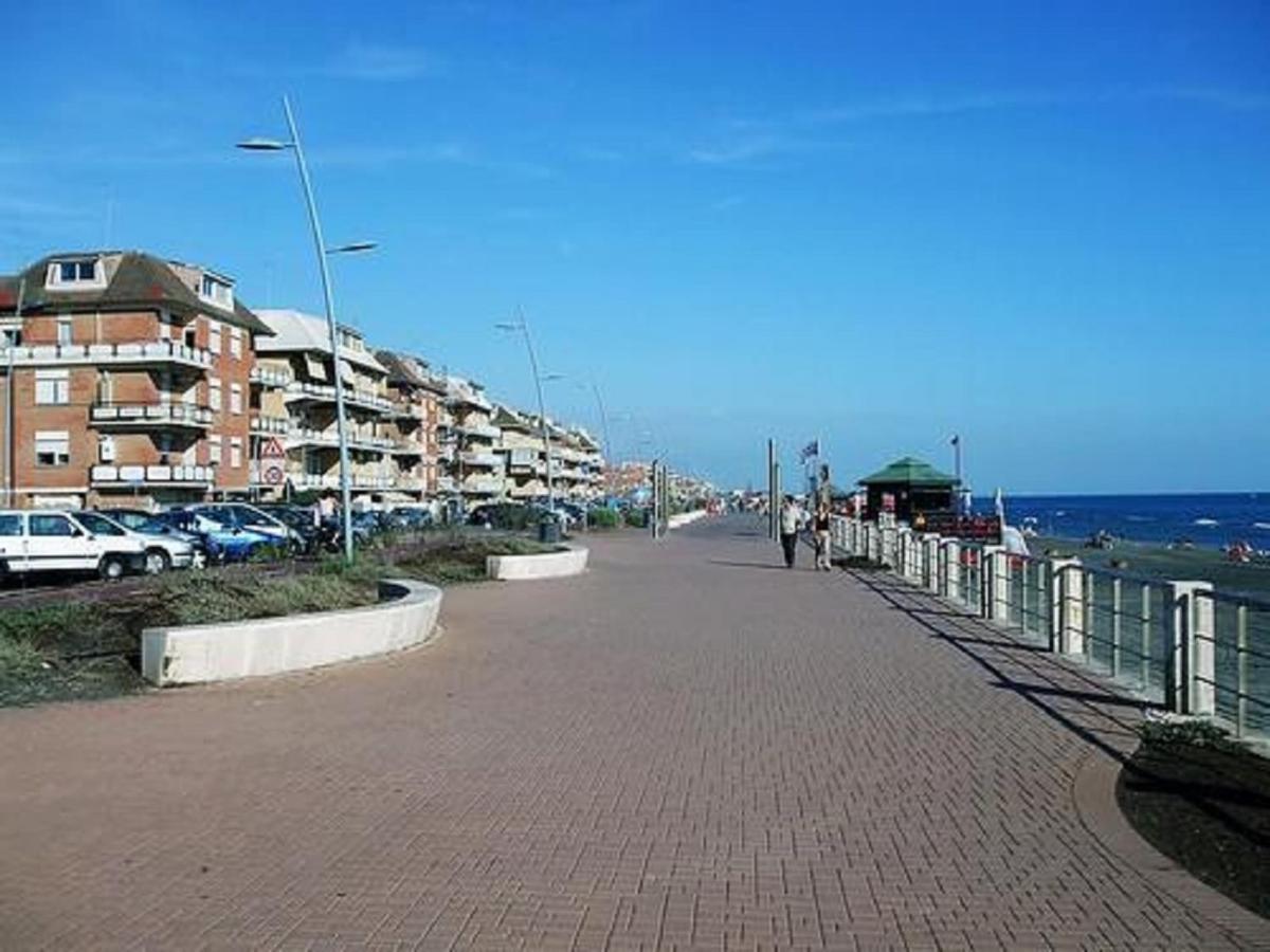 Отель Blue Marine Di Ostia Экстерьер фото